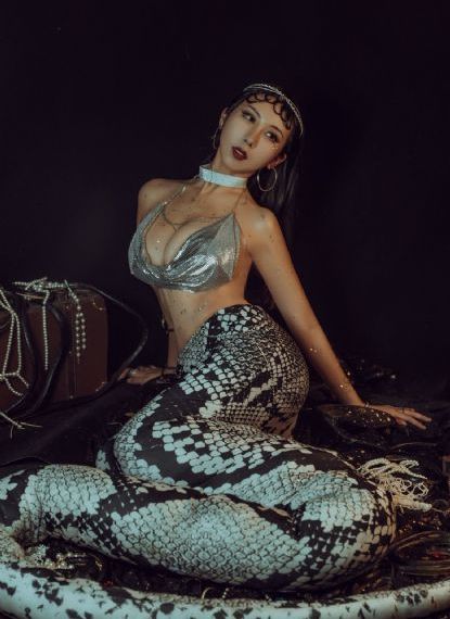 善良女秘书的目的在线播放