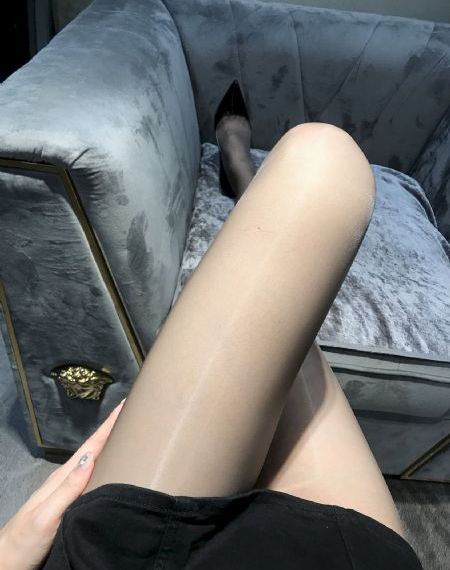 按摩室的女大学生