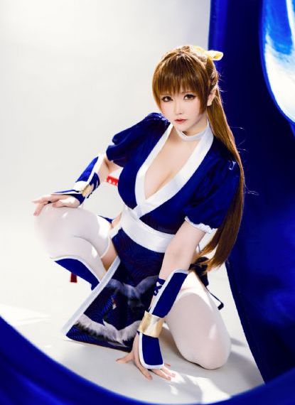 美女脱得一干二净