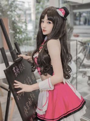 老板一边开会一边摸秘书